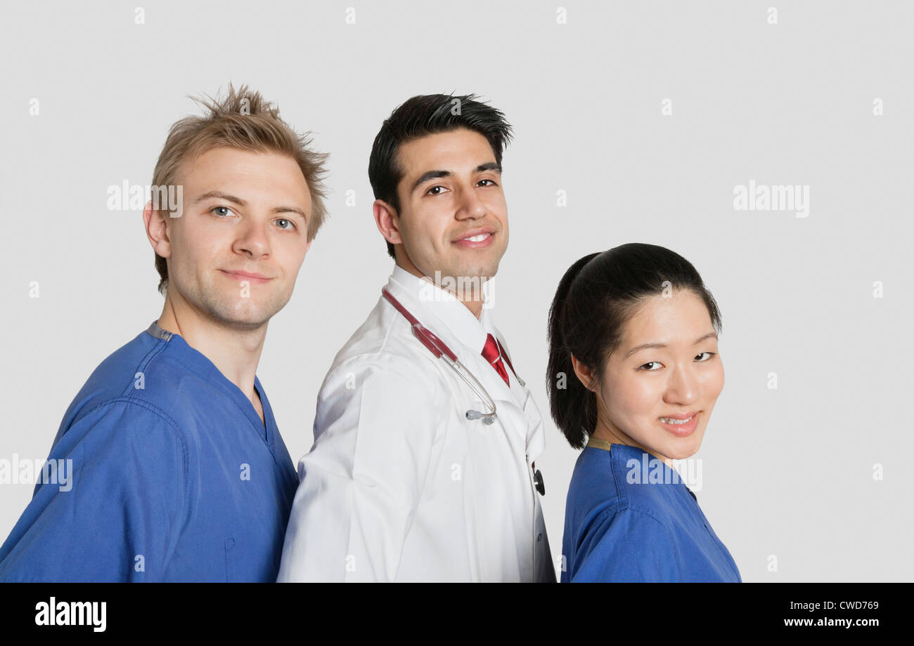 Portrait de l'équipe médicale multi ethnic sur fond gris Banque D'Images