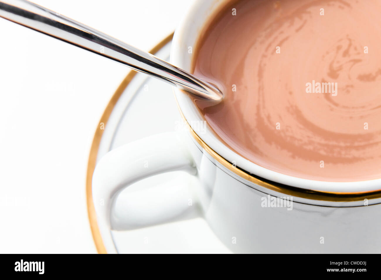 Le lait au chocolat en blanc mug, macro shot. Banque D'Images