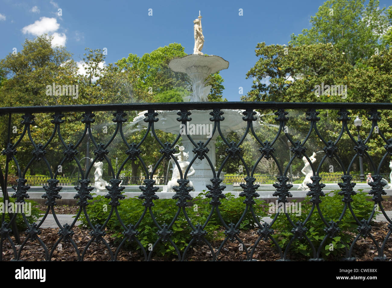 Fontaine EN FER FORGÉ FORSYTH PARK SAVANNAH GEORGIA USA Banque D'Images