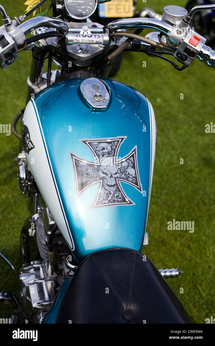 Pulvérisation Harley Davidson peint avec la croix de fer avec crânes Banque D'Images