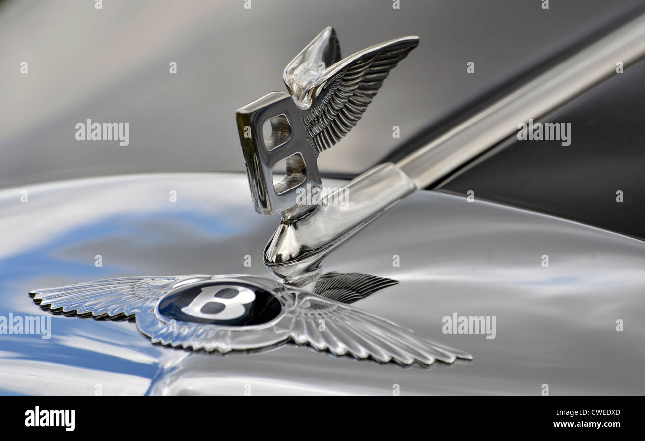 Badge du radiateur de voiture Bentley Banque D'Images