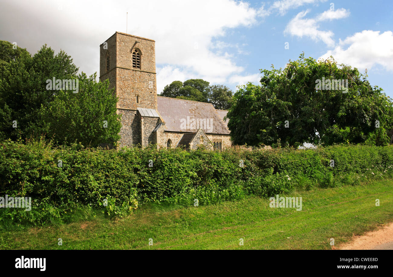 L'église du village de Rockland Tous les Saints à la paroisse de Rocklands, Norfolk, Angleterre, Royaume-Uni. Banque D'Images