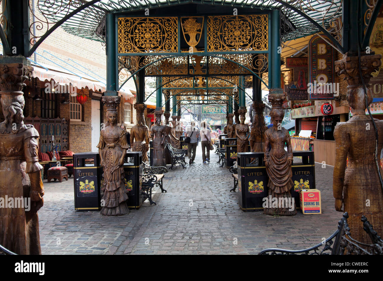 Sentier d'équitation à cariatides dans Camden Market Village - London UK Banque D'Images