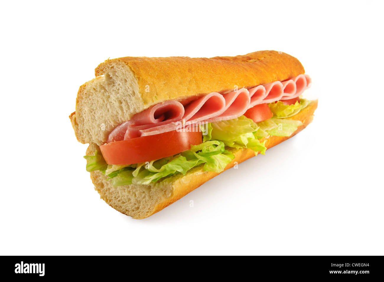 Un sandwich fait maison avec l'un des plus populaires de la salade de jambon plombages, fabriquée avec une baguette de pain fraîchement cuit au four Banque D'Images