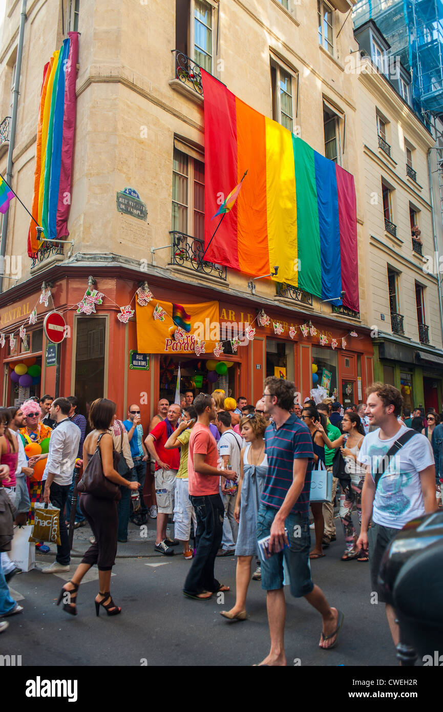 Village gay paris Banque de photographies et d’images à haute résolution Alamy