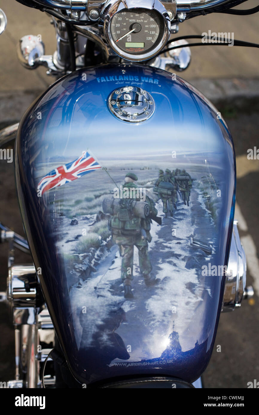 Harley Davidson peint à la bombe avec le souvenir de la guerre des Malouines Banque D'Images