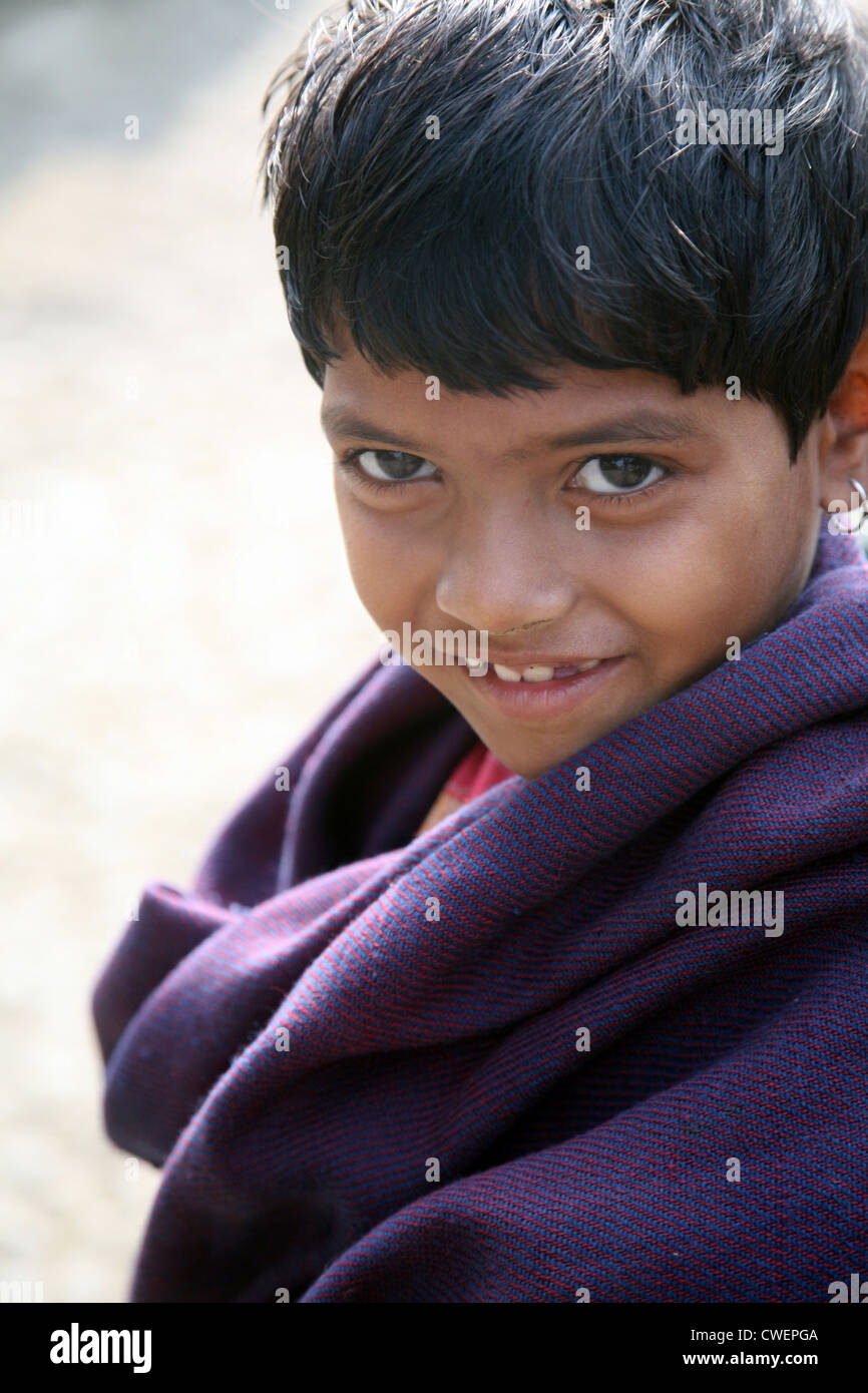 Portrait de jeune fille sur street le 17 janvier 2009 dans Kumrokhali, dans l'ouest du Bengale, en Inde. Banque D'Images