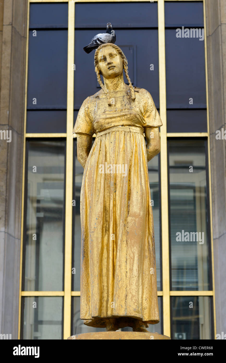 Golden Statue féminine,Trocadéro, Paris, France Banque D'Images