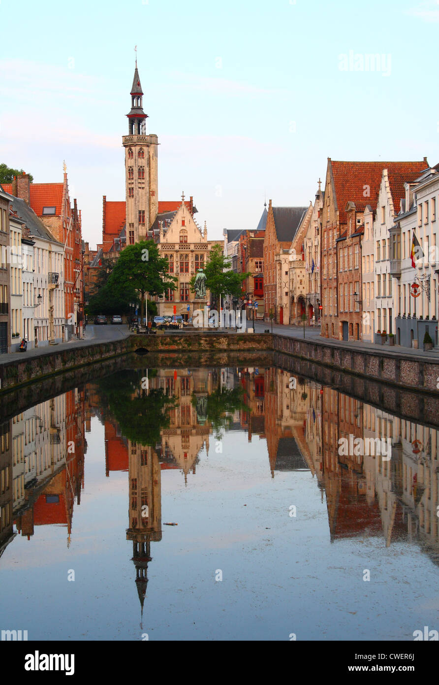 Vieille Ville De Bruges En Belgique à Lheure Du Coucher Du