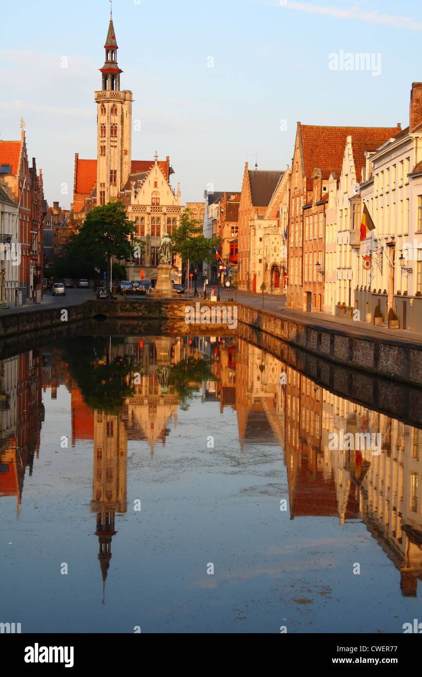 Vieille Ville De Bruges En Belgique à Lheure Du Coucher Du