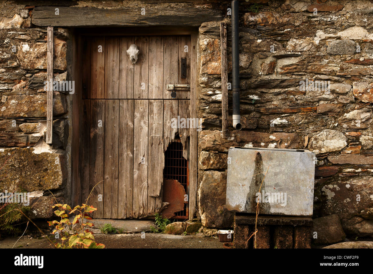 Porte de la ferme Banque de photographies et d'images à haute résolution -  Alamy