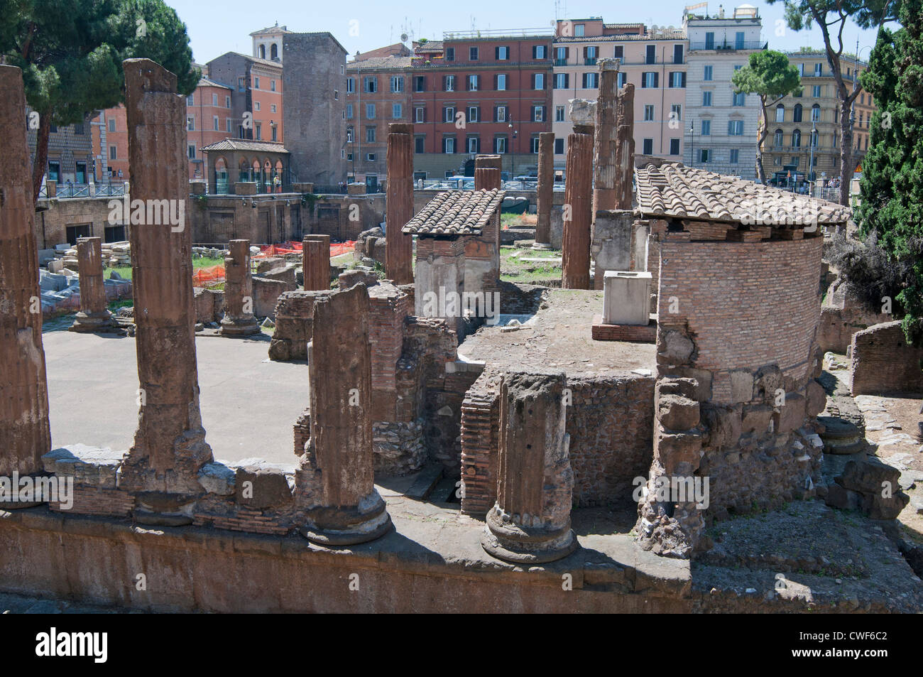 Un Temple, Temple de Juturna, Largo di Torre Argentina est un carré à Rome, en Italie, c'est le site d'une fouille archéologique Banque D'Images