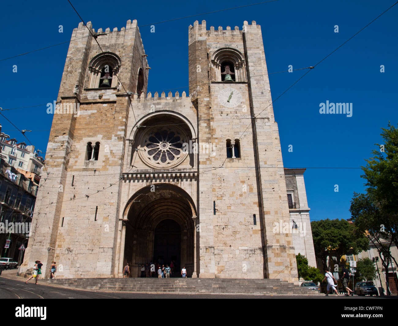 Façade de la cathédrale Sé de Lisbonne Banque D'Images