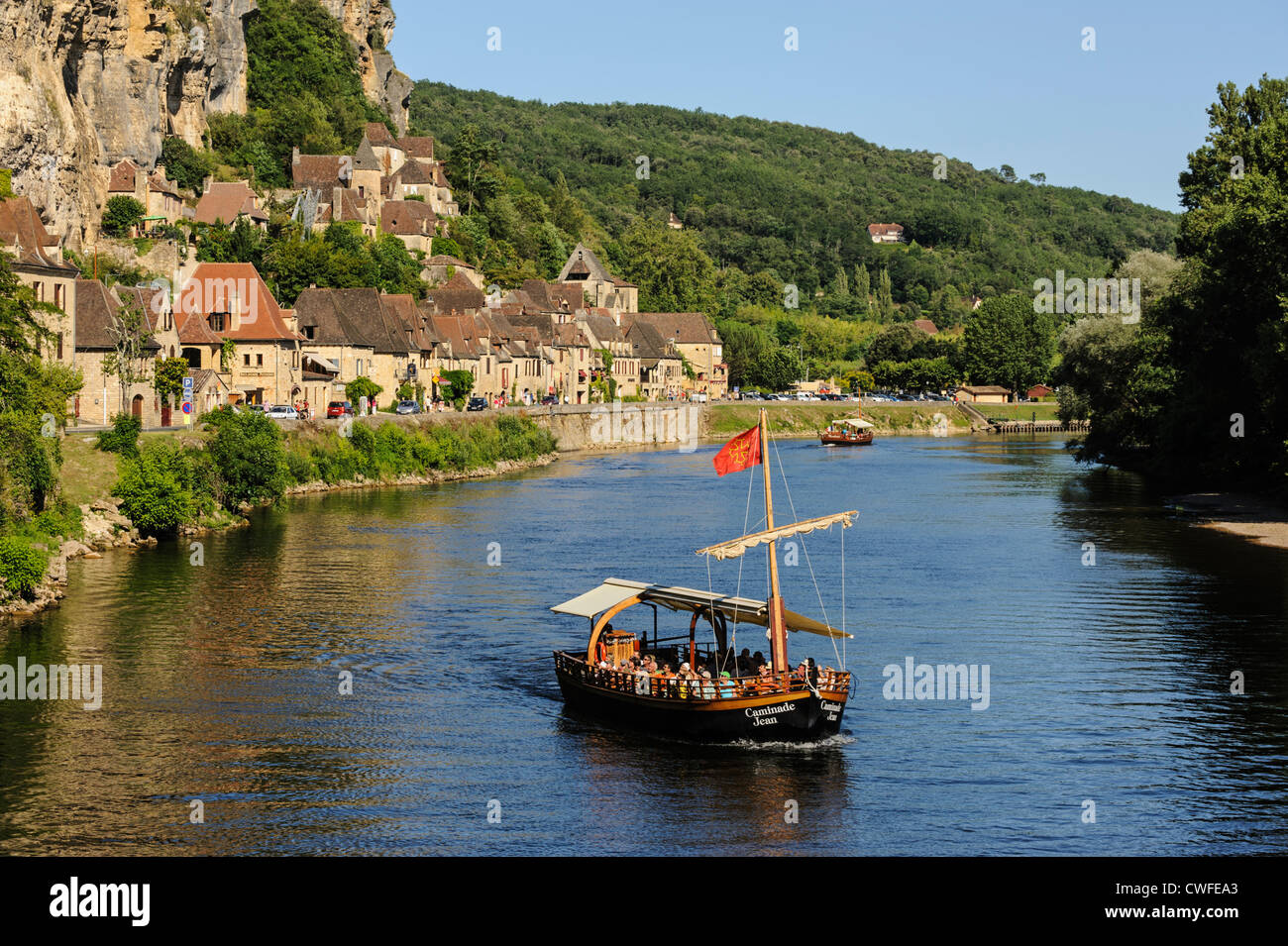 Excursion en bateau sur la Dordogne à la Roque-Gageac, Dordogne, France Banque D'Images Excursion en bateau sur la Dordogne à la Roque-Gageac, Dordogne, France Banque D'Images