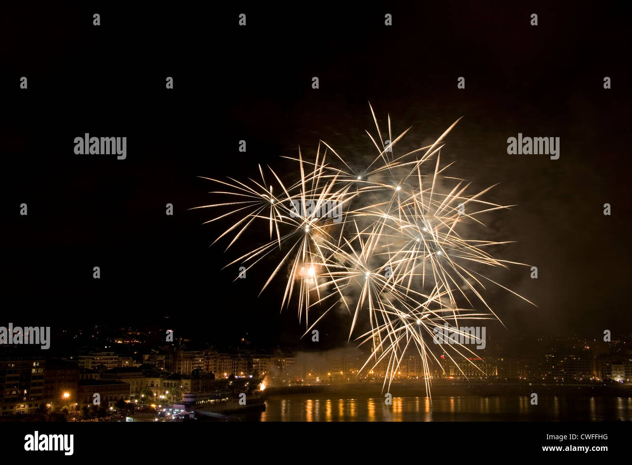 D'artifice à San Sebastian / Donostia Banque D'Images