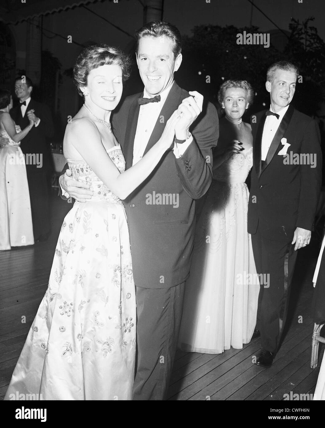 Mme Henry Ford II et de Gower Champion à danser à l'Everglades Club à Palm Beach, en Floride, ca 1955 Banque D'Images