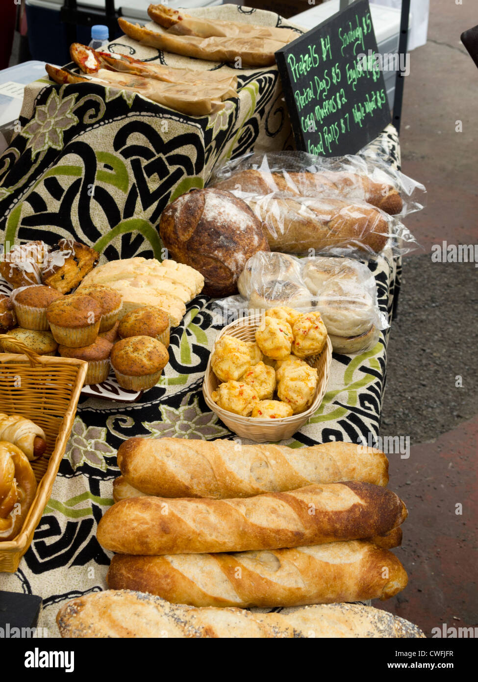 Des produits de boulangerie, marché aux puces, Brooklyn, New York, USA Banque D'Images