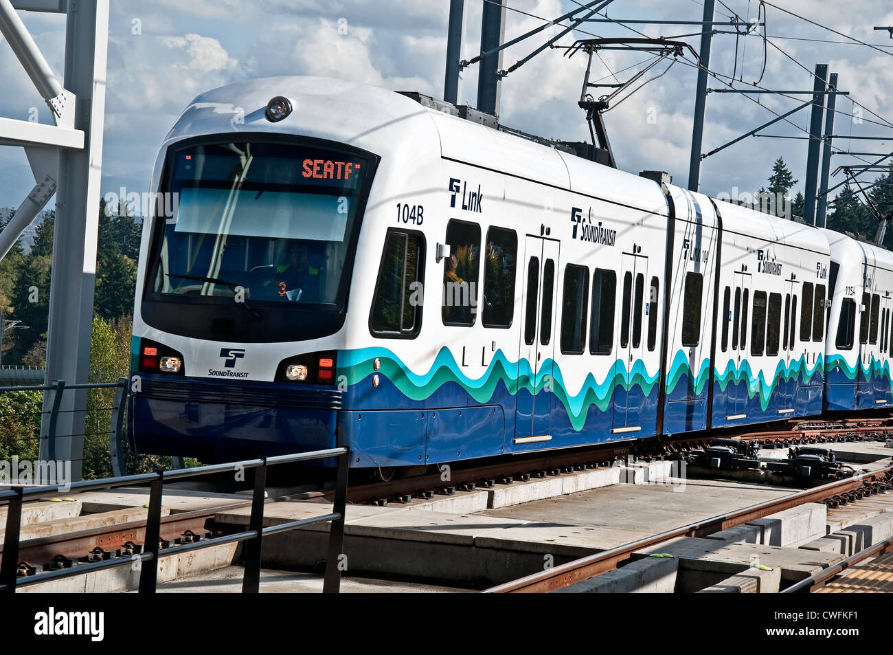 Le Link Light Rail Transit public a célébré sa troisième année de succès, avec l'intention d'augmenter sa zone de service. Banque D'Images