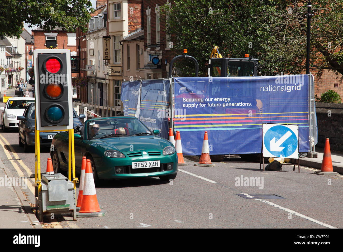 Feux de circulation temporaires au réseau national de routes à Southwell, Nottinghamshire, Angleterre, Royaume-Uni Banque D'Images