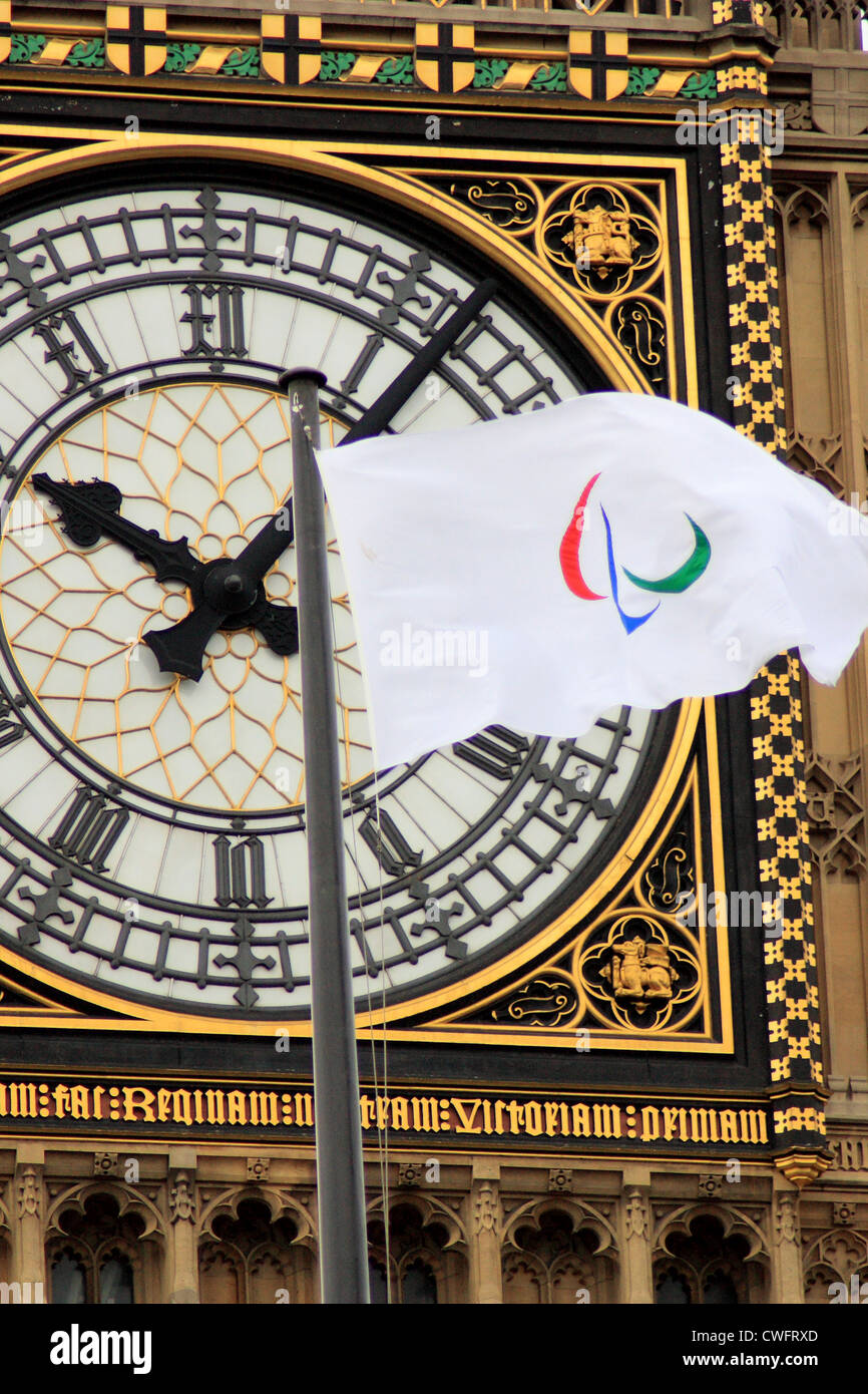 Londres 2012 drapeau paralympique et Big Ben clock Banque D'Images