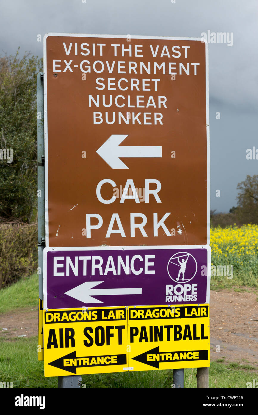 Kelvedon Hatch Nuclear Bunker secret Essex Road sign Banque D'Images