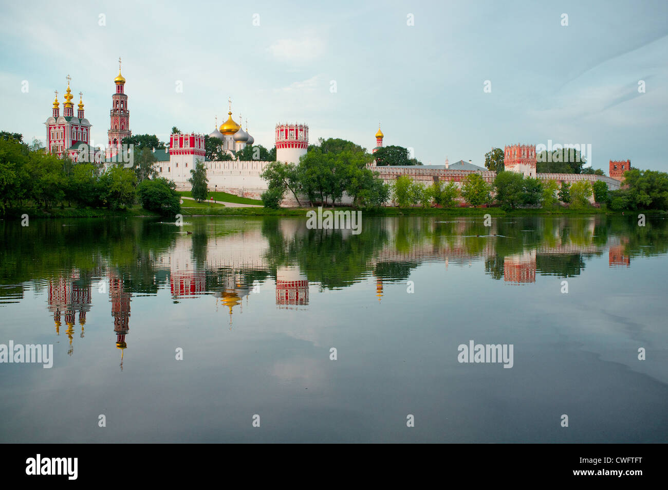 Tôt le matin voir le monastère de Novodevichiy Moscou en Russie. Banque D'Images