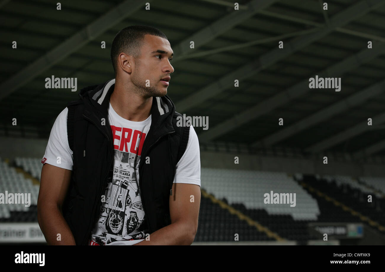 Steven Caulker, premier league defender en photo au Liberty Stadium de Swansea, où il a passé la saison 2011-2012 en prêt. Banque D'Images