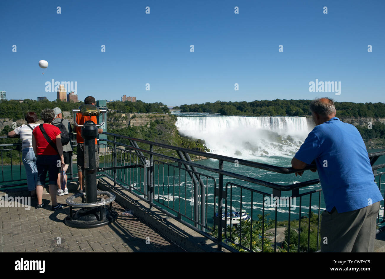 Niagara Falls - vue depuis une plate-forme d'observation à l'American Falls Banque D'Images