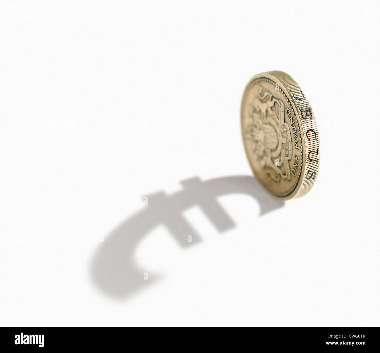 Pund coin jette une ombre du symbole de l'euro. Banque D'Images