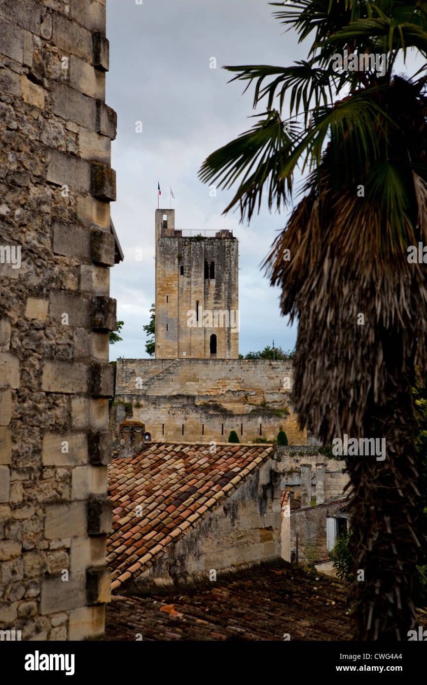 Le Saint Emilion Clocher et otgher édifices du patrimoine à Saint Emilion, dans le sud de la France Banque D'Images