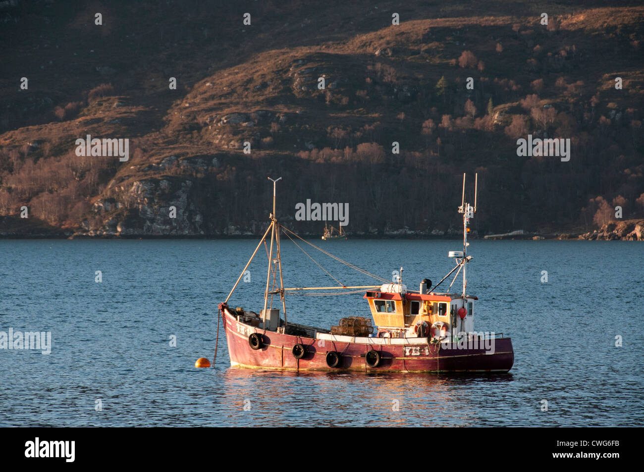 Un vieux bateau de pêche sur le Loch Broom ullapool Wester Ross west highlands d'Ecosse Banque D'Images