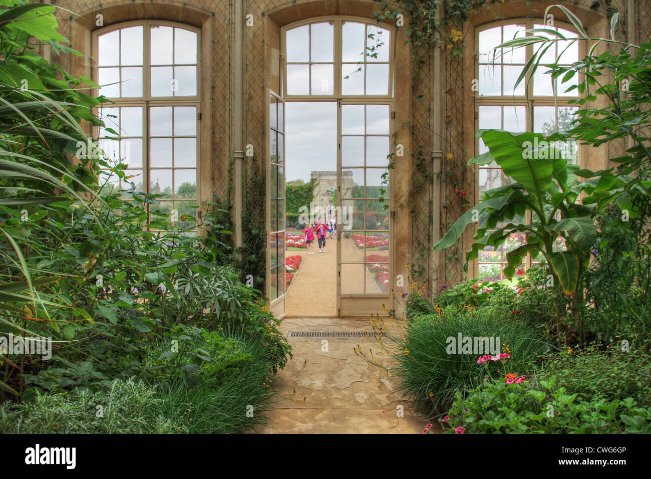 La véranda attachée à la maison à Wrest Park, donnant sur le jardin italien, Silsoe, Bedfordshire, Royaume-Uni Banque D'Images