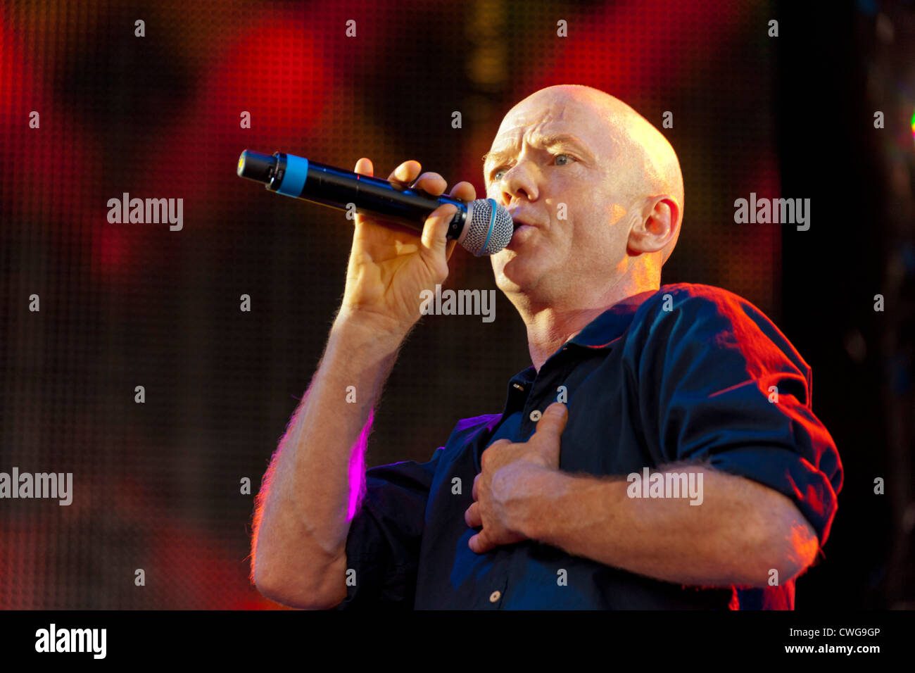 Singer Jimmy Somerville sur scène au Festival de rembobinage Henley on Thames 2012. Par0255 Banque D'Images