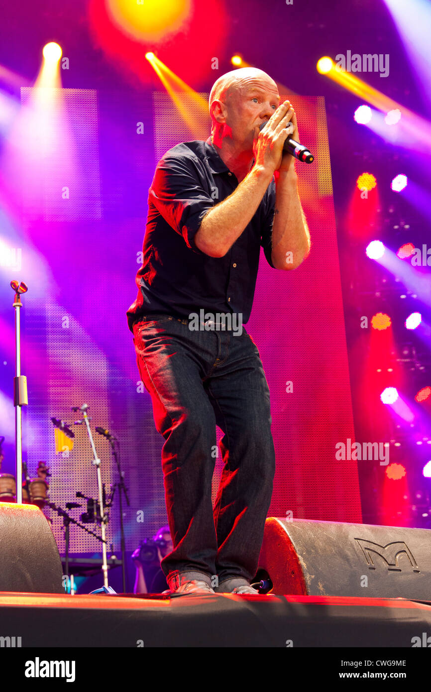 Singer Jimmy Somerville sur scène au Festival de rembobinage Henley on Thames 2012. Par0258 Banque D'Images