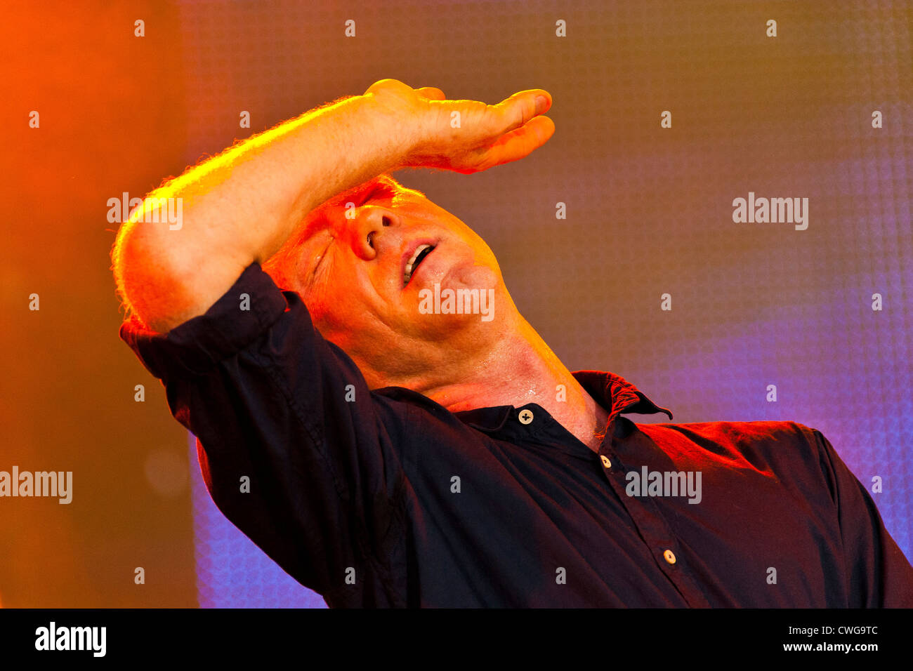 Singer Jimmy Somerville sur scène au Festival de rembobinage Henley on Thames 2012. Par0262 Banque D'Images
