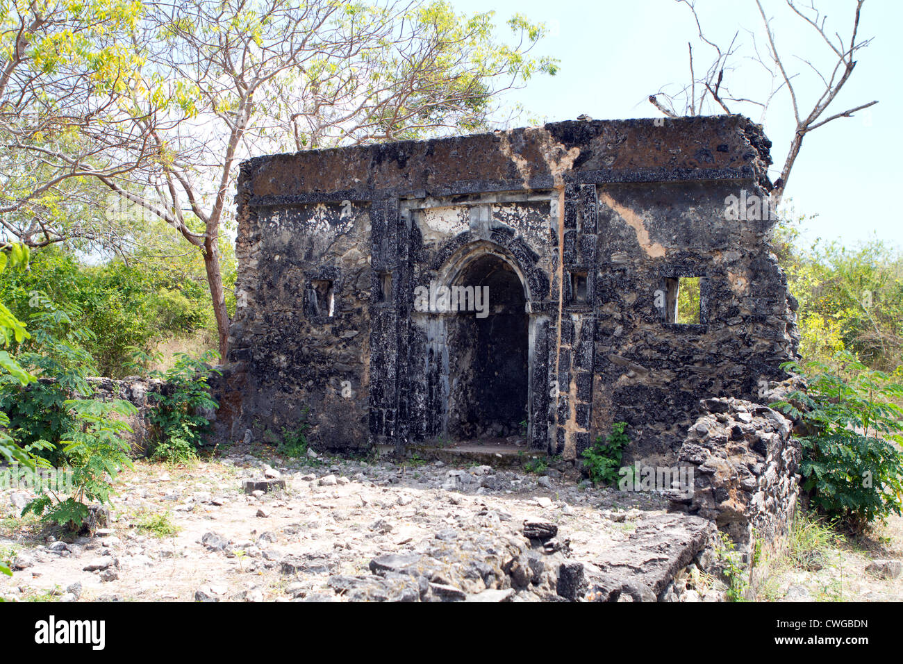Ruines de la mosquée du 15ème siècle à Kaole, Bagamoyo, Tanzanie Banque D'Images
