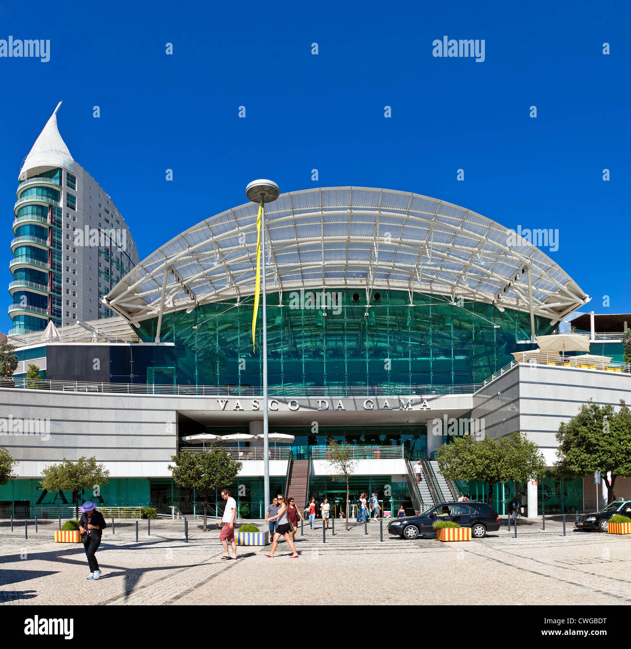 Centre commercial Vasco da Gama et São Gabriel Tower dans le Parque das Nações (Parc des Nations), Lisbonne, Portugal. Banque D'Images