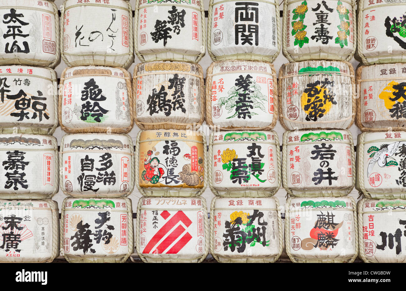 De barils de saké au temple Meiji Jingu, Toko, Japon Banque D'Images