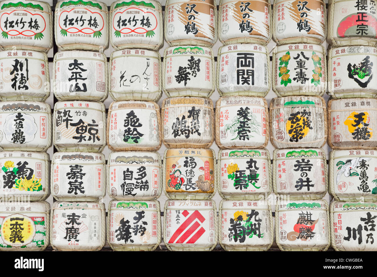 De barils de saké au temple Meiji Jingu, Tokyo, Japon Banque D'Images