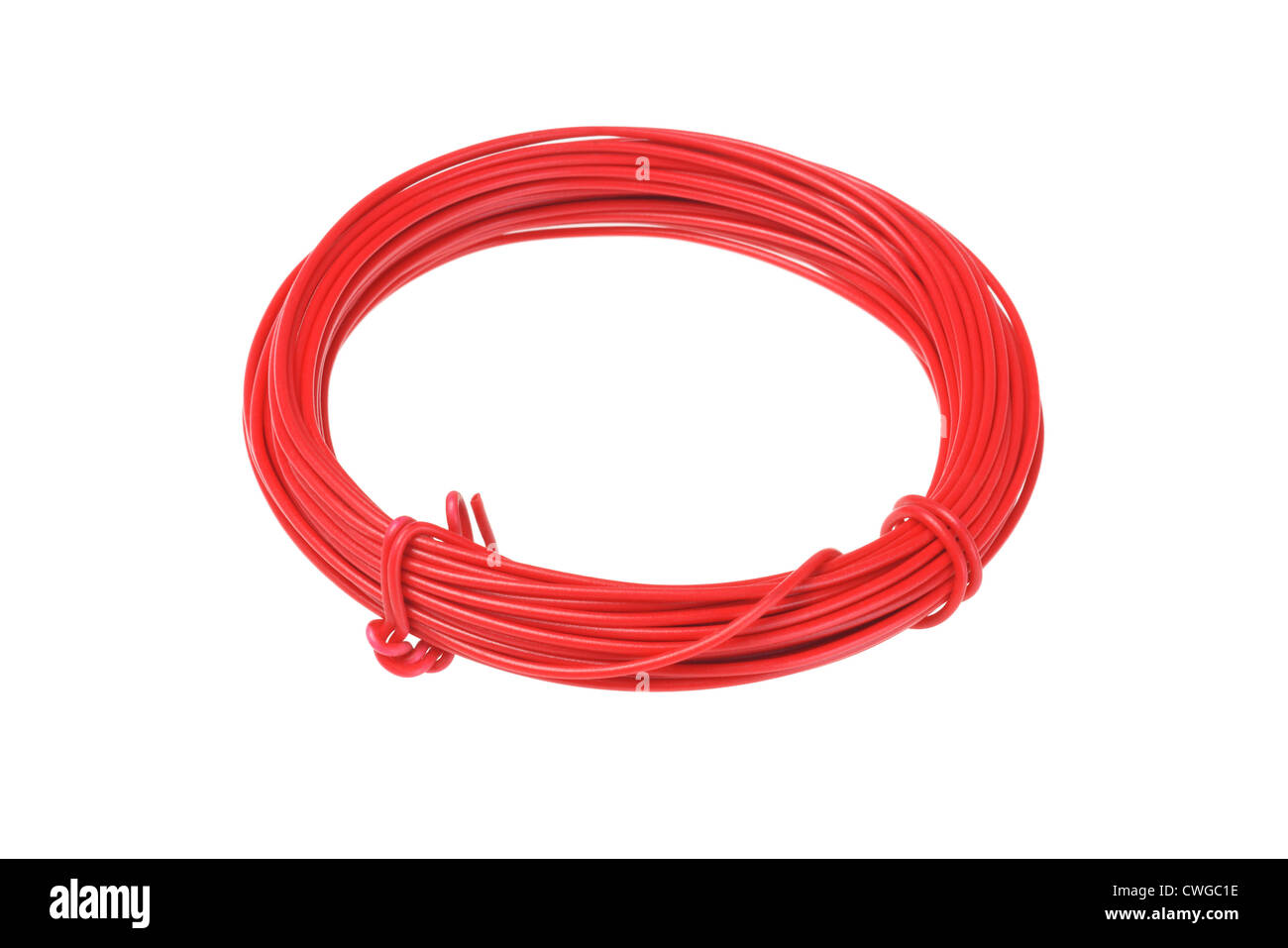 Rouleau de fil rouge sur fond blanc Banque D'Images