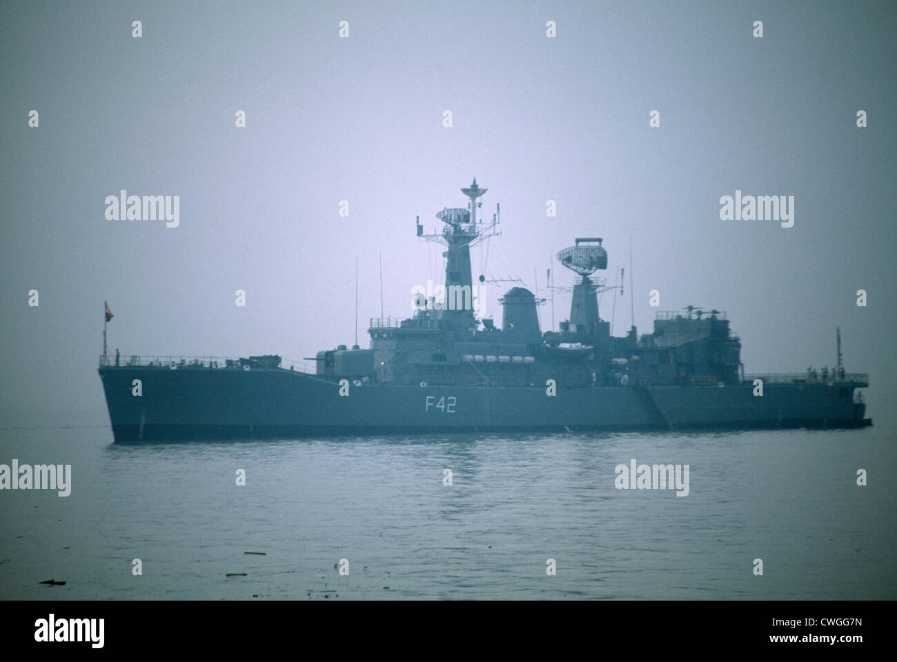Ins Mumbai Ship Indian navy ship Banque de photographies et d’images à haute résolution ...