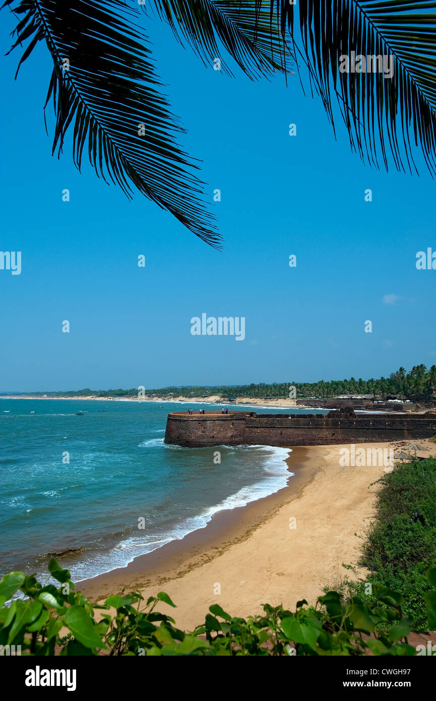 Fort Aguada, plage de Sinquerim, Goa, Inde Banque D'Images