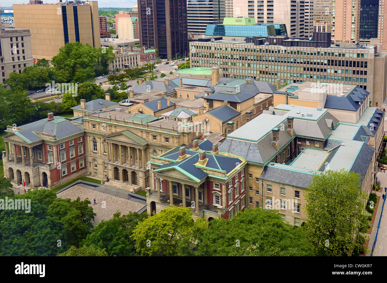 Ce bâtiment de 1829, Osgoode Hall, est le siège de la profession juridique en Ontario, à côté de l'hôtel de ville, Toronto, Canada Banque D'Images