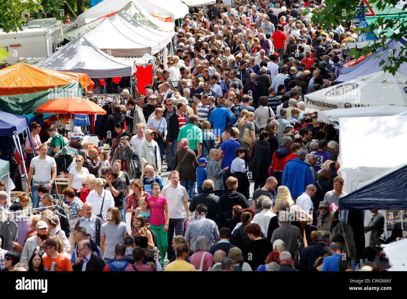 Grand Marché aux puces pour tout le monde, le marché de l'occasion. Essen, Allemagne, Europe Banque D'Images