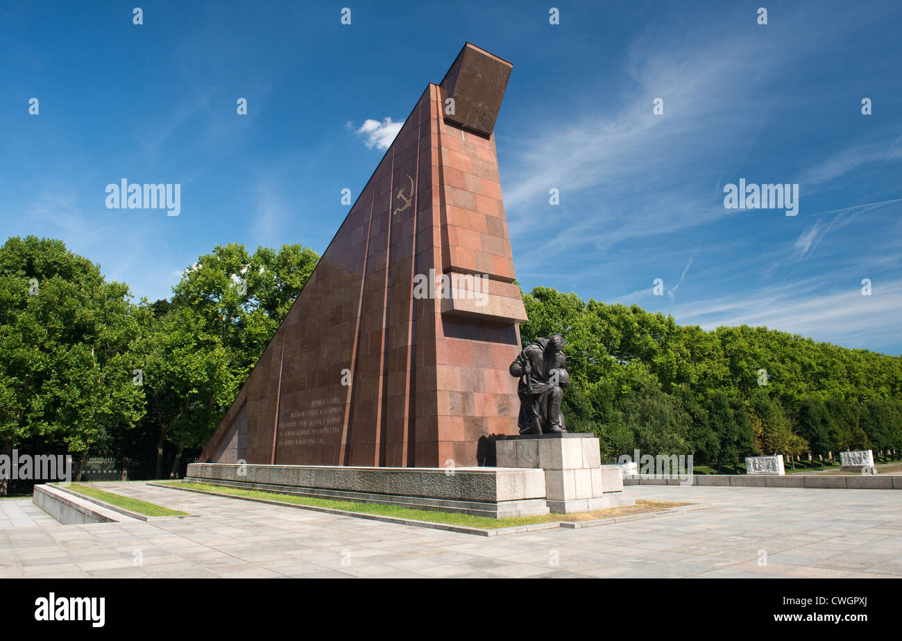 Mémorial de la seconde guerre mondiale et des soldats russes dans parc de Treptow, Berlin Banque D'Images