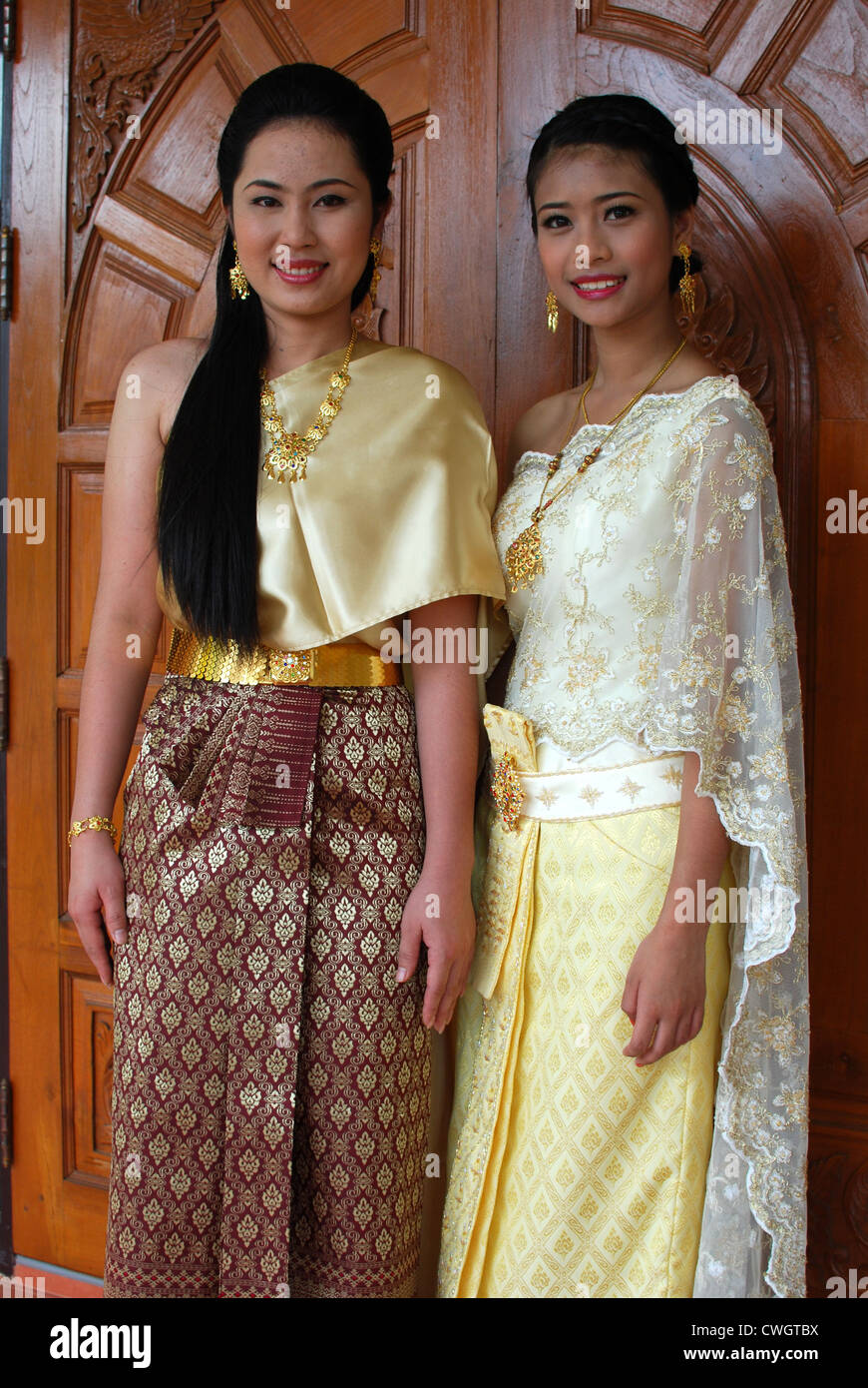 Thai girl habillé en costume traditionnel Banque D'Images