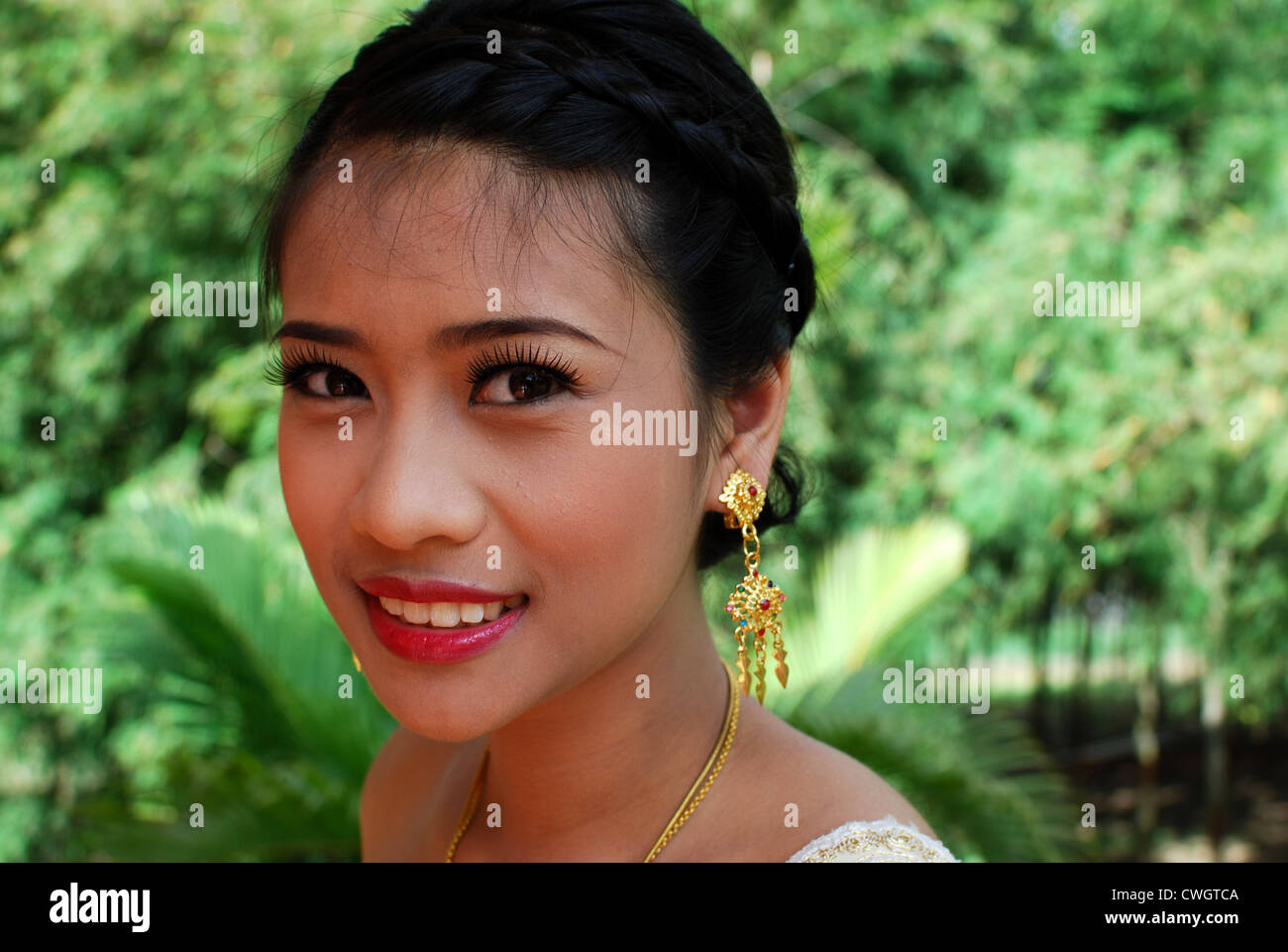 Thai girl habillé en costume traditionnel Banque D'Images