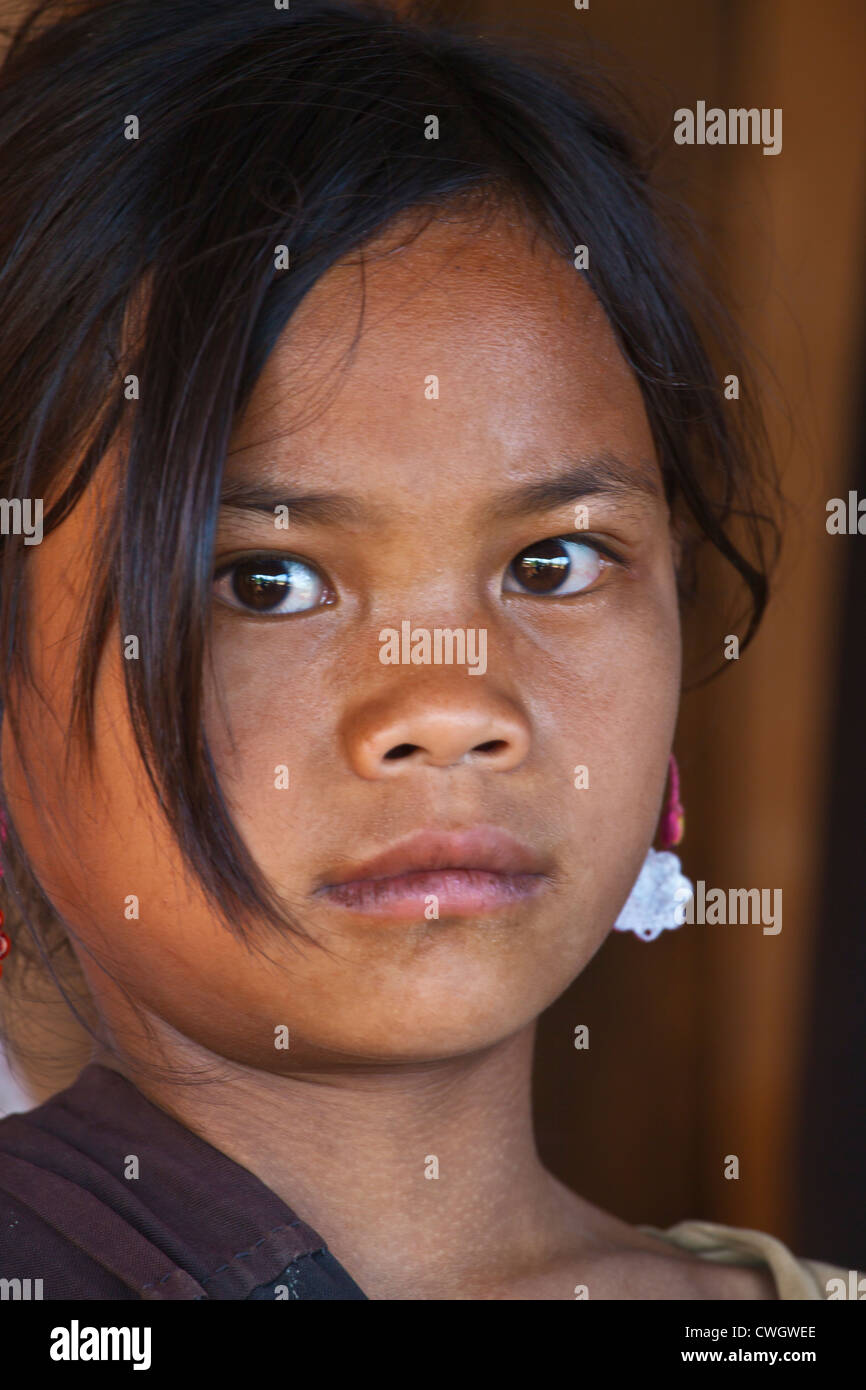 Une jeune fille de la tribu d'ANN dans un village près de Kengtung ou KYAINGTONG - Myanmar Banque D'Images