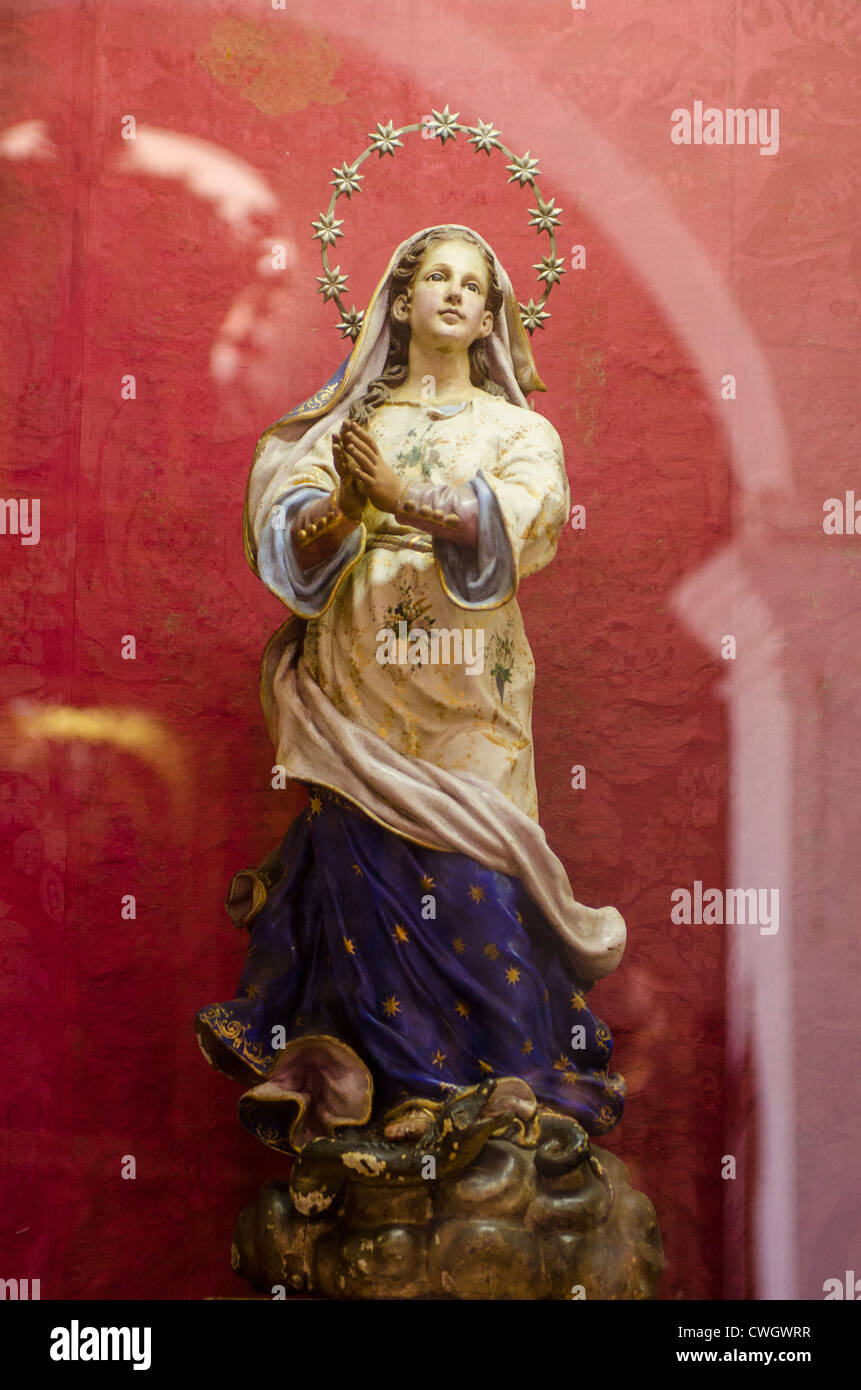 L'enceinte Vierge Marie statue en l'Iglesia Mayor de San Juan Bautista de Remedios, Cuba l'église. Banque D'Images