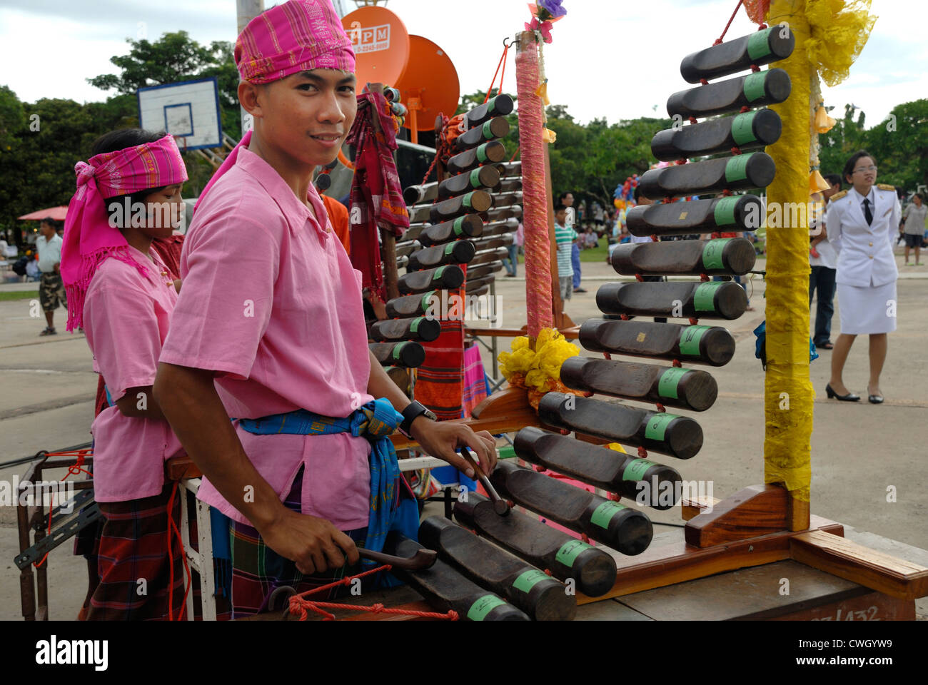 Groupes de musique traditionnel thaï à la bougie et la cire festival (Khao Phansa) le 2/08/2012 à Ubon Ratchathani. Le nord-est de la Thaïlande Banque D'Images